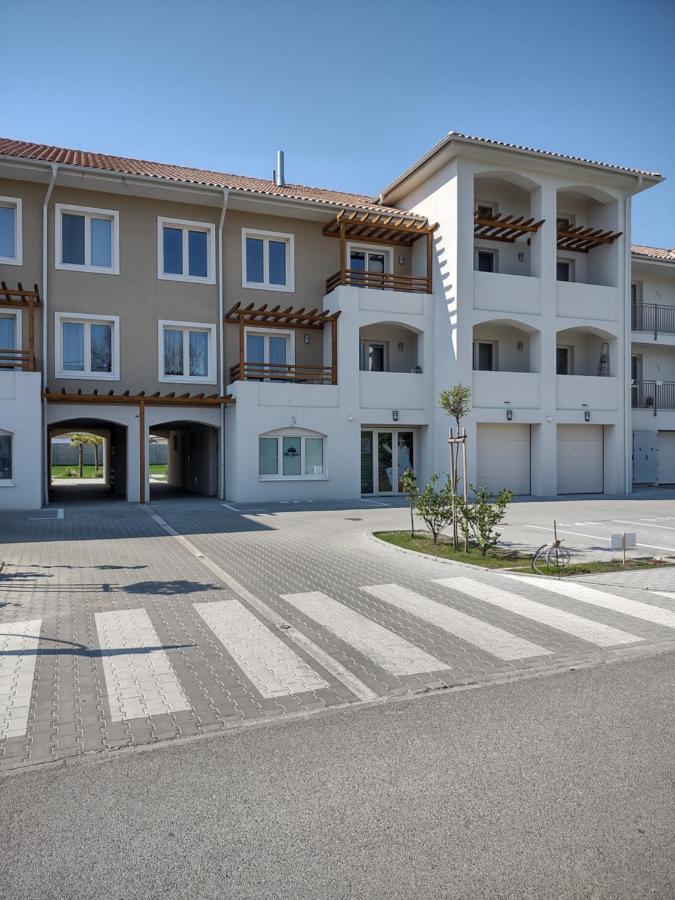 Karina Apartman Apartment Dunajska Streda Exterior photo